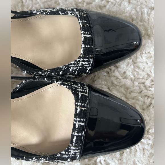 8 1/2 ADE SLINGBACK BLACK AND WHITE HEALS - Picture 7 of 10
